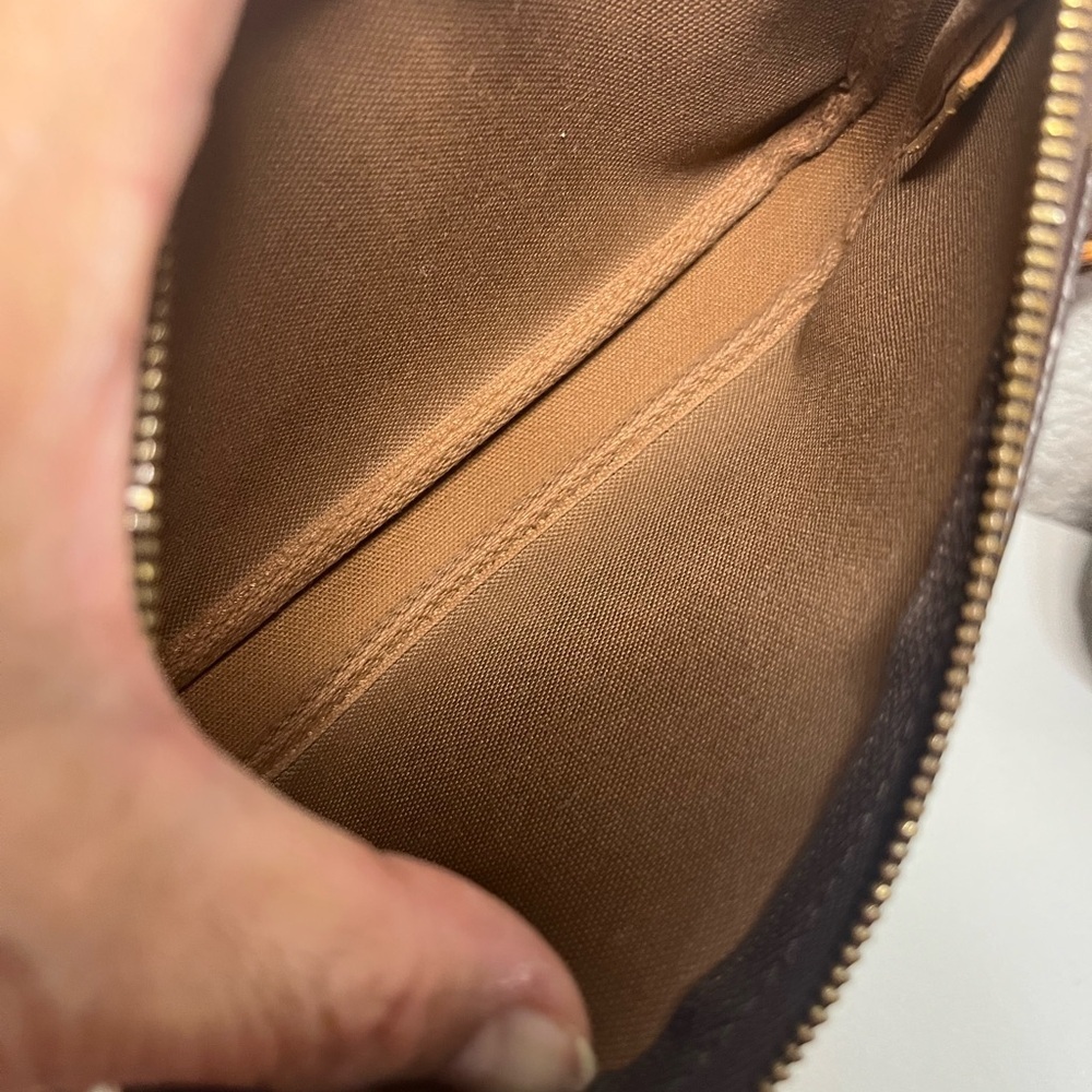 Louis Vuitton Brown Monogram Women's Bag - Picture 14 of 16
